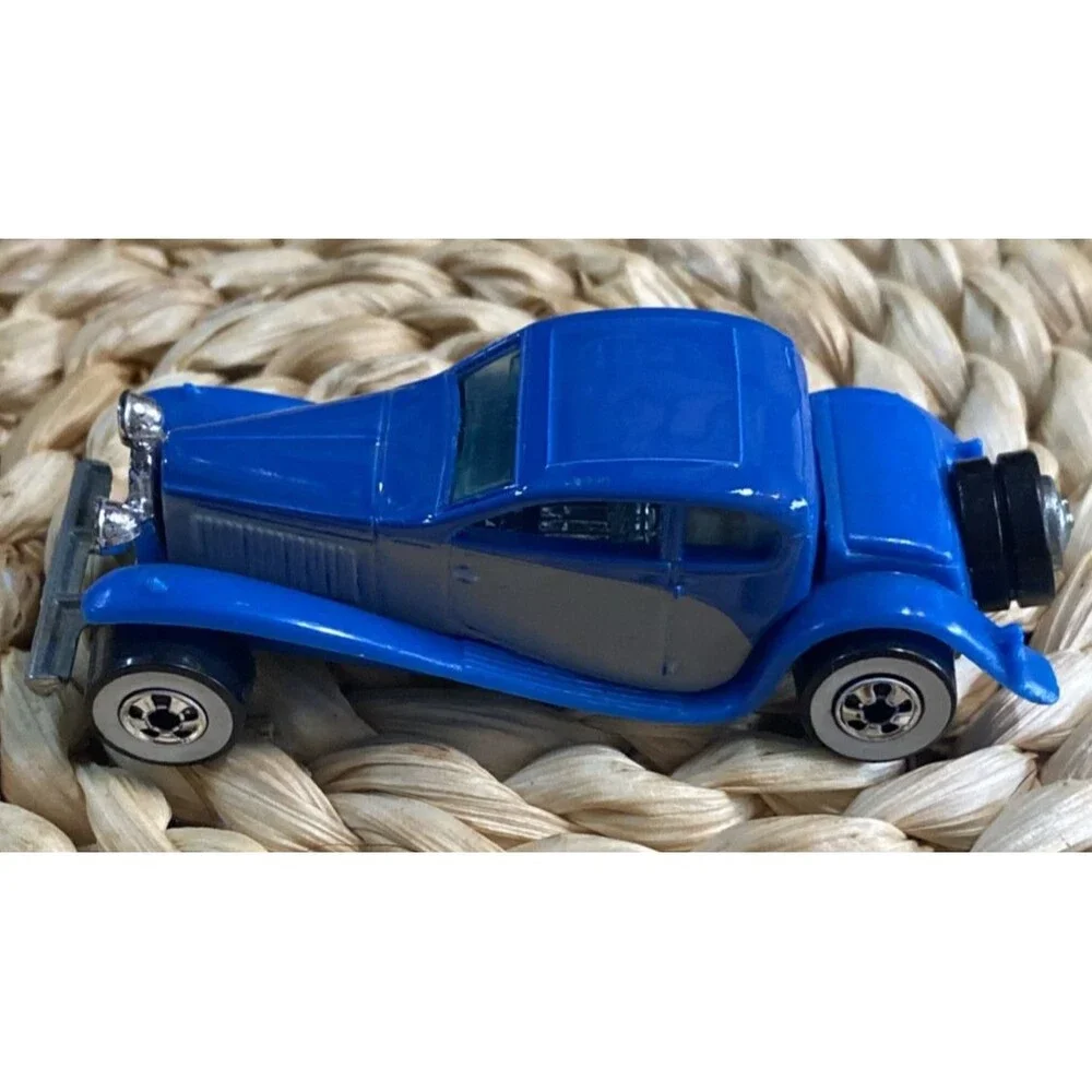 Hot Wheels '37 Bugatti 1980 Blue/Gray Whitewall Tires Made In Malaysia